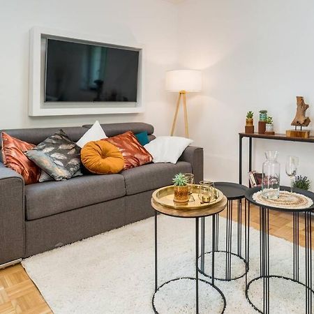 Eg Rechts -Wunderschone 80M² Grosse 3-Zimmer City Wohnung Nahe Salzburg ไฟรลาสซิง ภายนอก รูปภาพ