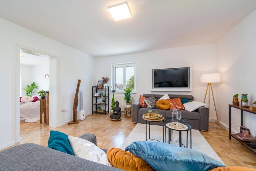 Eg Rechts -Wunderschone 80M² Grosse 3-Zimmer City Wohnung Nahe Salzburg ไฟรลาสซิง ภายนอก รูปภาพ