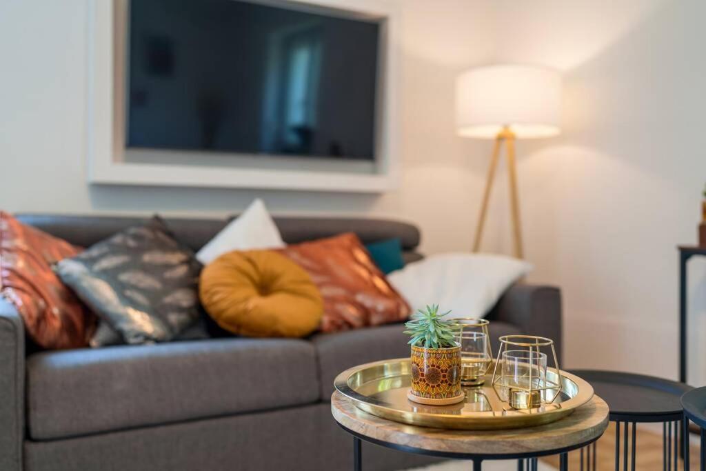 Eg Rechts -Wunderschone 80M² Grosse 3-Zimmer City Wohnung Nahe Salzburg ไฟรลาสซิง ภายนอก รูปภาพ